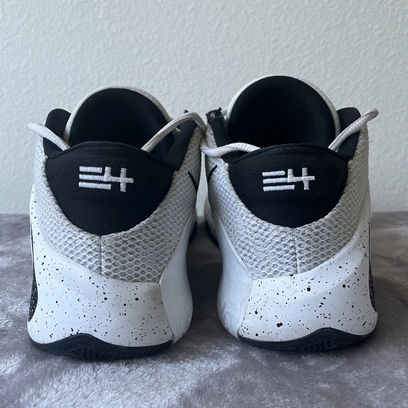 NIKE Giannis Freak 1 basketball shoe - Oreo - white/black - swish - Picture 2 of 10